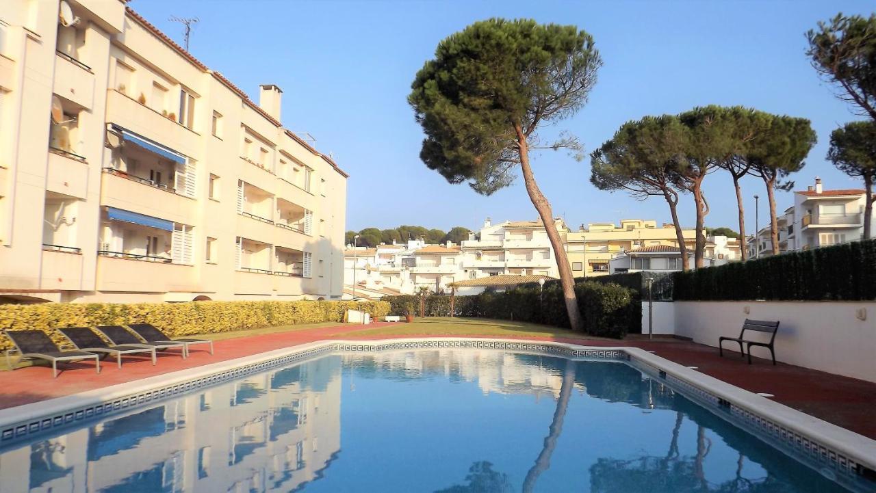 Apartaments Club Nautic L'Escala Exterior photo
