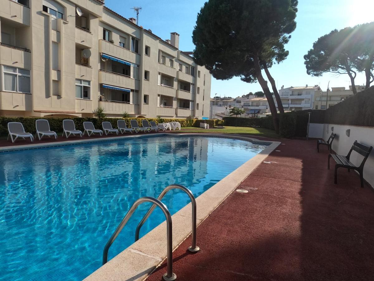 Apartaments Club Nautic L'Escala Exterior photo
